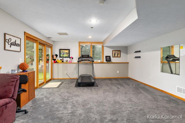 61 Greystone Court NE, Rockford, MI 49341