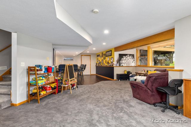 61 Greystone Court NE, Rockford, MI 49341