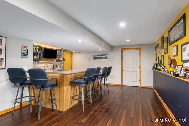 61 Greystone Court NE, Rockford, MI 49341