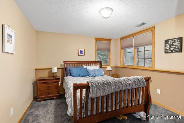 61 Greystone Court NE, Rockford, MI 49341