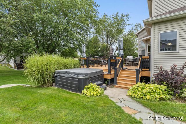 61 Greystone Court NE, Rockford, MI 49341