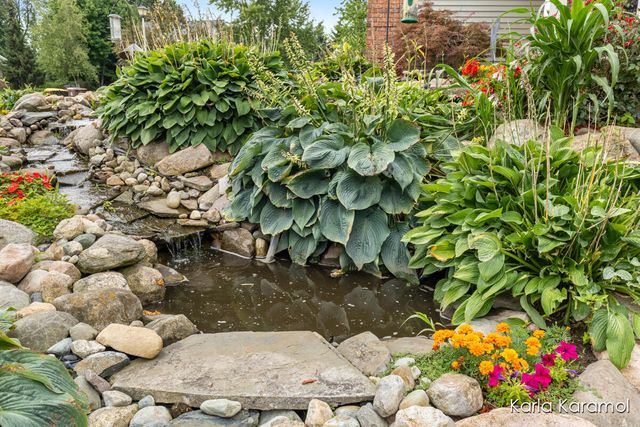 61 Greystone Court NE, Rockford, MI 49341