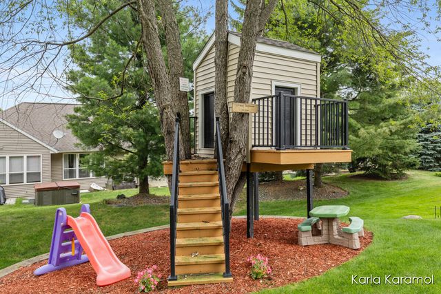 61 Greystone Court NE, Rockford, MI 49341