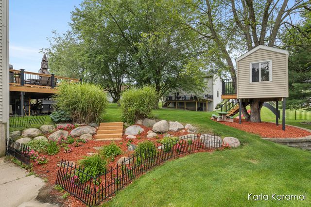 61 Greystone Court NE, Rockford, MI 49341