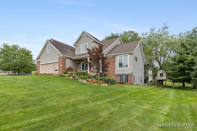 61 Greystone Court NE, Rockford, MI 49341