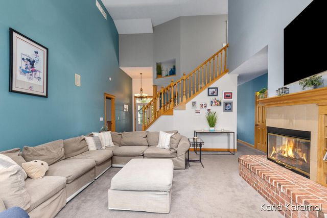 61 Greystone Court NE, Rockford, MI 49341