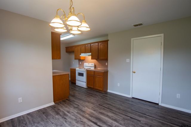 1211 Brookshire Dr, Tyler, TX 75701
