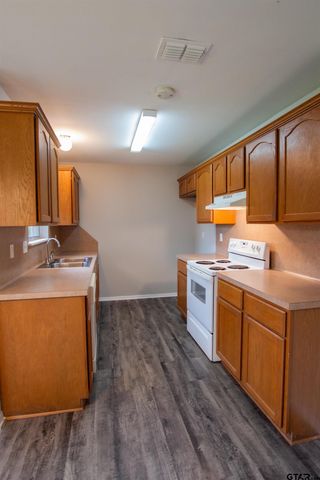 1211 Brookshire Dr, Tyler, TX 75701