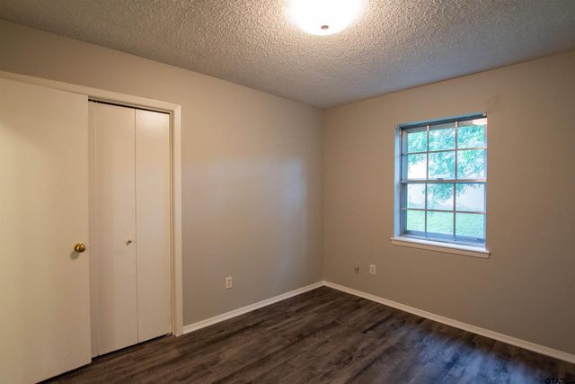 1211 Brookshire Dr, Tyler, TX 75701