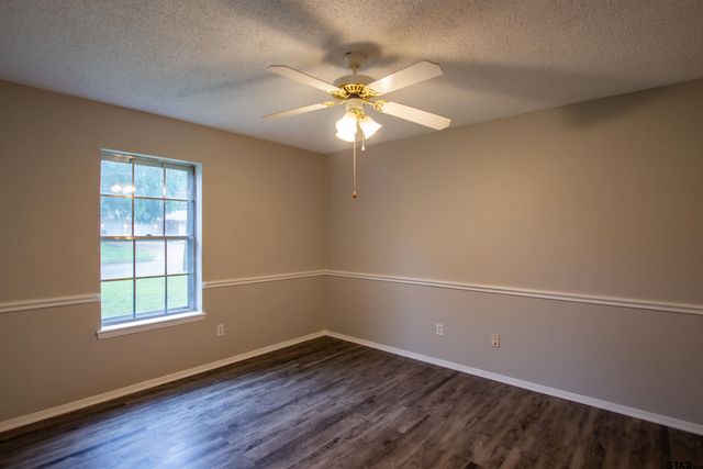 1211 Brookshire Dr, Tyler, TX 75701