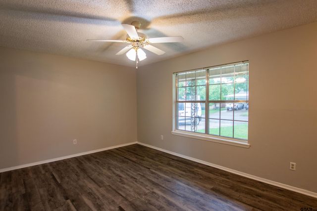 1211 Brookshire Dr, Tyler, TX 75701