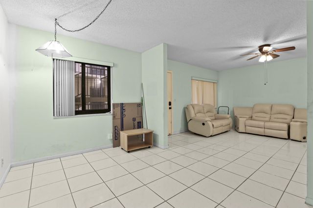 5280 Las Verdes Circle 219, Delray Beach, FL 33484