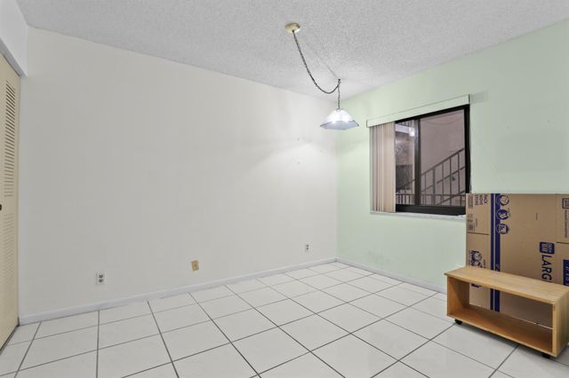 5280 Las Verdes Circle 219, Delray Beach, FL 33484