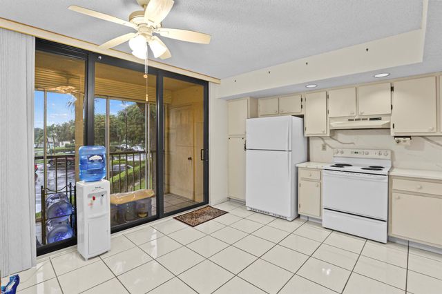 5280 Las Verdes Circle 219, Delray Beach, FL 33484