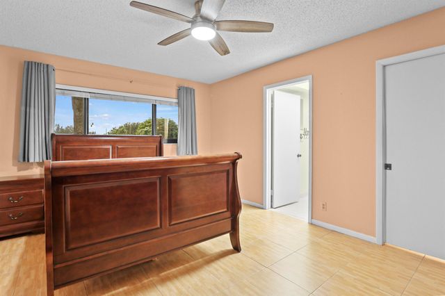 5280 Las Verdes Circle 219, Delray Beach, FL 33484