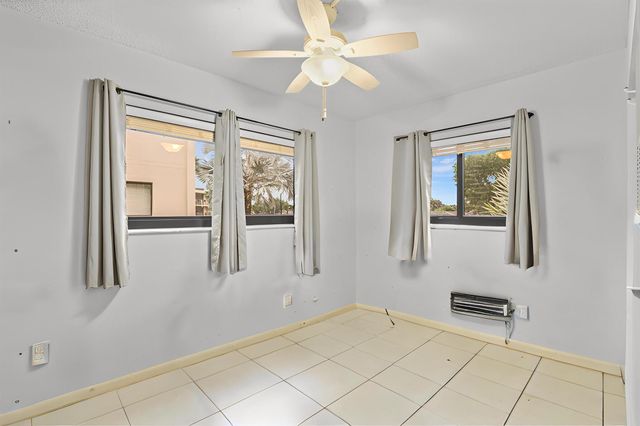 5280 Las Verdes Circle 219, Delray Beach, FL 33484