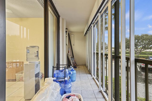 5280 Las Verdes Circle 219, Delray Beach, FL 33484