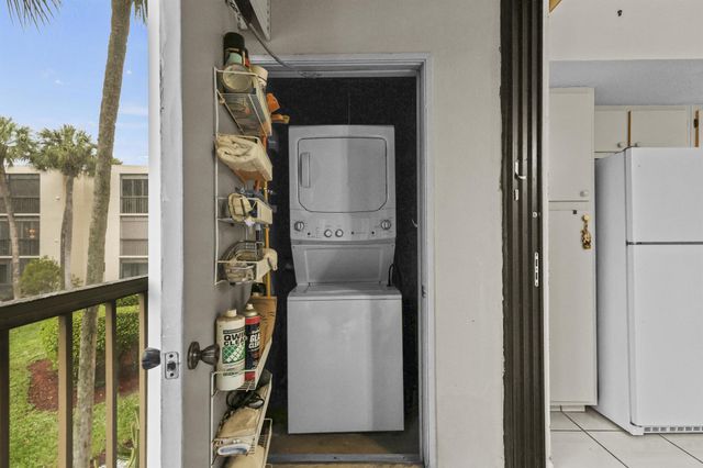 5280 Las Verdes Circle 219, Delray Beach, FL 33484