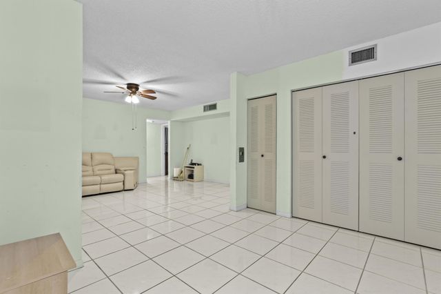 5280 Las Verdes Circle 219, Delray Beach, FL 33484