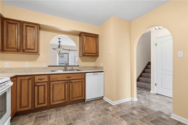 1406 Lexington Dr, Cecil, PA 15055