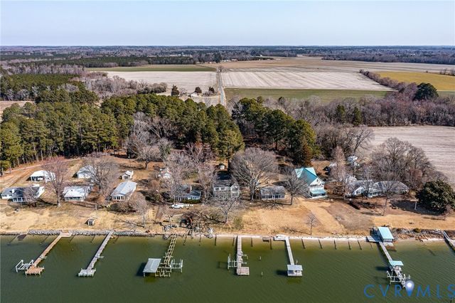 1159 Riverdale Rd, Warsaw, VA 22572