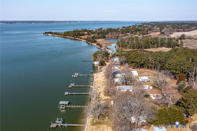 1159 Riverdale Rd, Warsaw, VA 22572