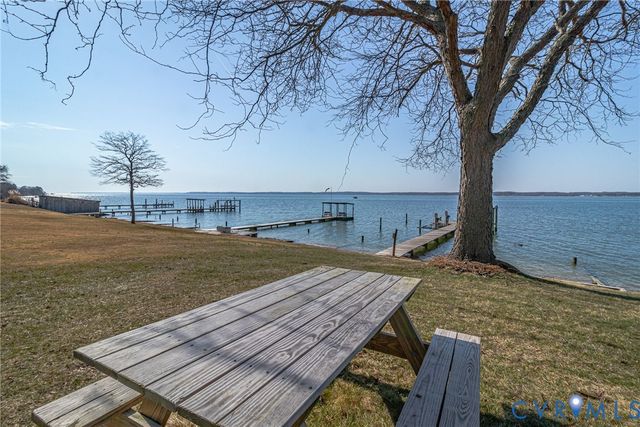 1159 Riverdale Rd, Warsaw, VA 22572