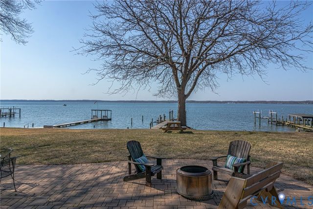 1159 Riverdale Rd, Warsaw, VA 22572