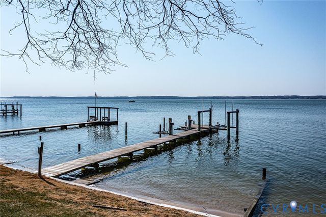 1159 Riverdale Rd, Warsaw, VA 22572