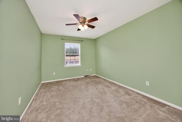 134 E GREEN VALLEY CIR, Newark, DE 19711