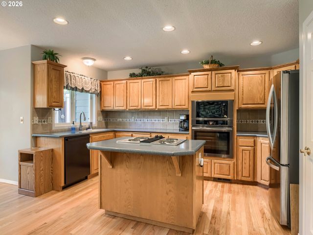 29536 Sw KINGS Ct, Wilsonville, OR 97070