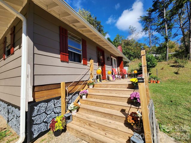 41 Gunches Dirt Road, Candler, NC 28715