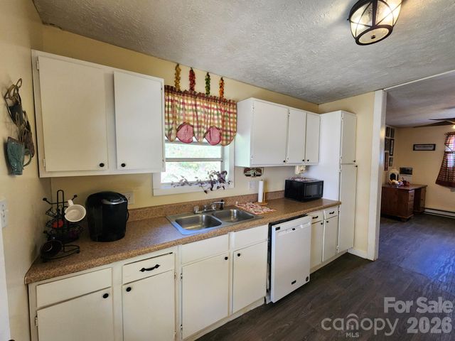 41 Gunches Dirt Road, Candler, NC 28715