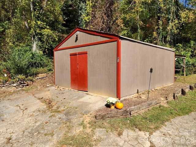 41 Gunches Dirt Road, Candler, NC 28715