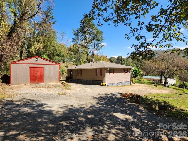 41 Gunches Dirt Road, Candler, NC 28715