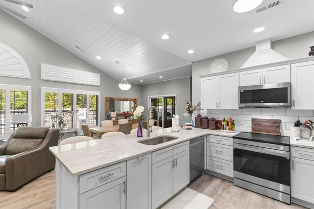 4246 River Gate Ln., Little River, SC 29566