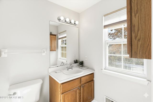 17 Nate Lane, Howell, NJ 07731