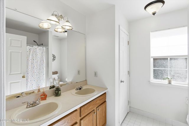 17 Nate Lane, Howell, NJ 07731