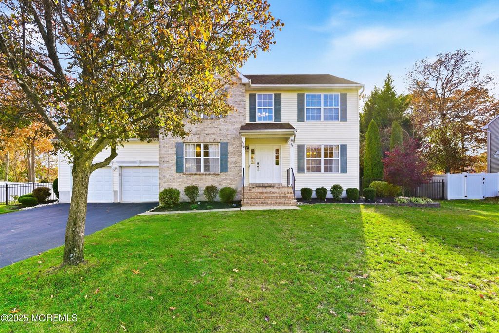 17 Nate Lane, Howell, NJ 07731