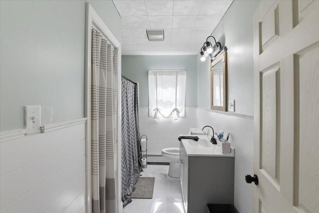 8 Deer St, Somerset, MA 02726