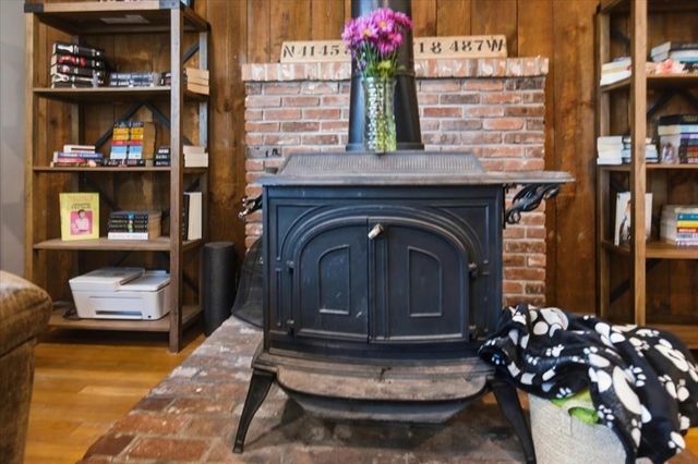 8 Deer St, Somerset, MA 02726