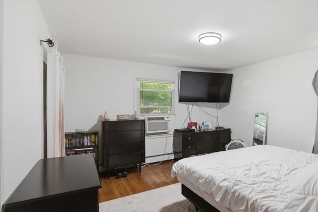 8 Deer St, Somerset, MA 02726