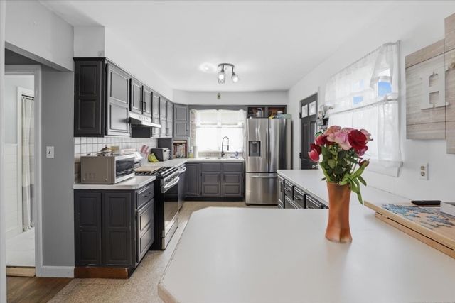 8 Deer St, Somerset, MA 02726