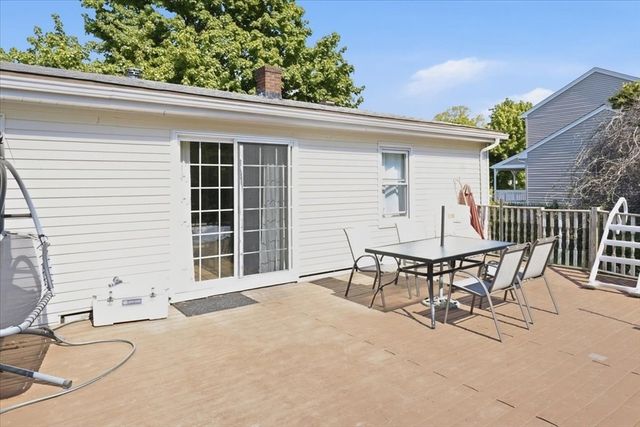 8 Deer St, Somerset, MA 02726