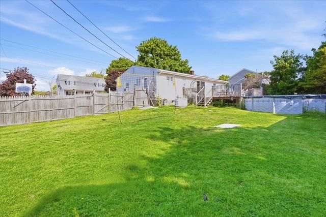 8 Deer St, Somerset, MA 02726