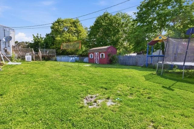 8 Deer St, Somerset, MA 02726