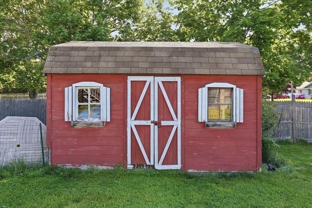 8 Deer St, Somerset, MA 02726