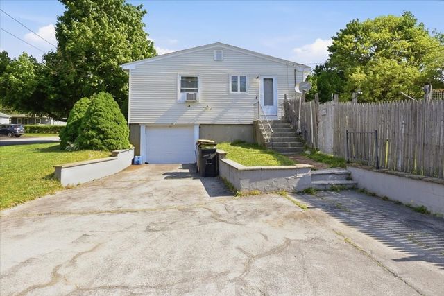 8 Deer St, Somerset, MA 02726