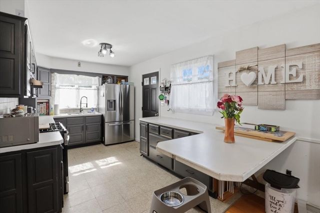 8 Deer St, Somerset, MA 02726