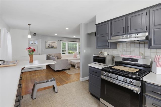 8 Deer St, Somerset, MA 02726